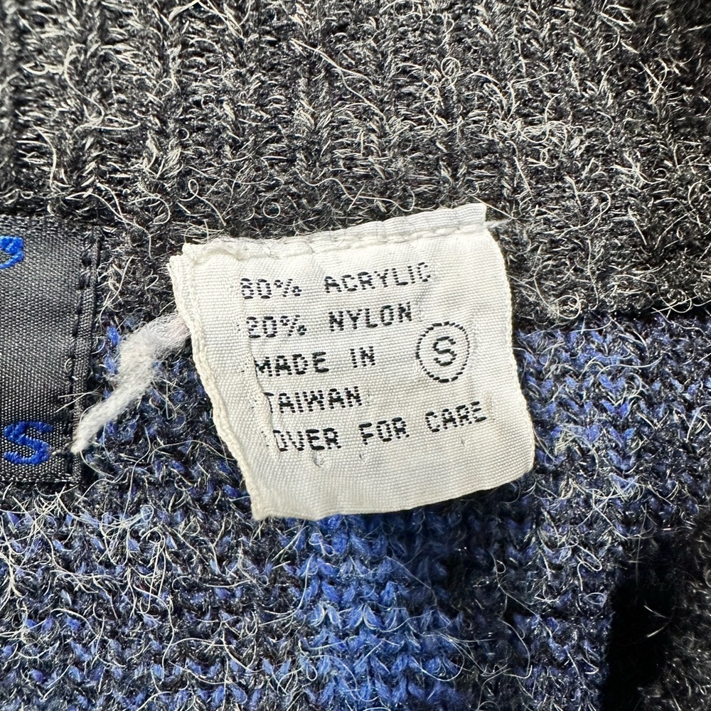 Bluebeards Chunky Button-Front Gray Geometric Car… - image 3